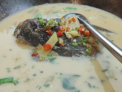 煎香酸菜半边鱼-渔悦潇湘·酸菜煮鱼(岳麓山店)