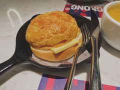 酥皮菠萝油-食大利香港茶餐厅(南亚风情第一城店)