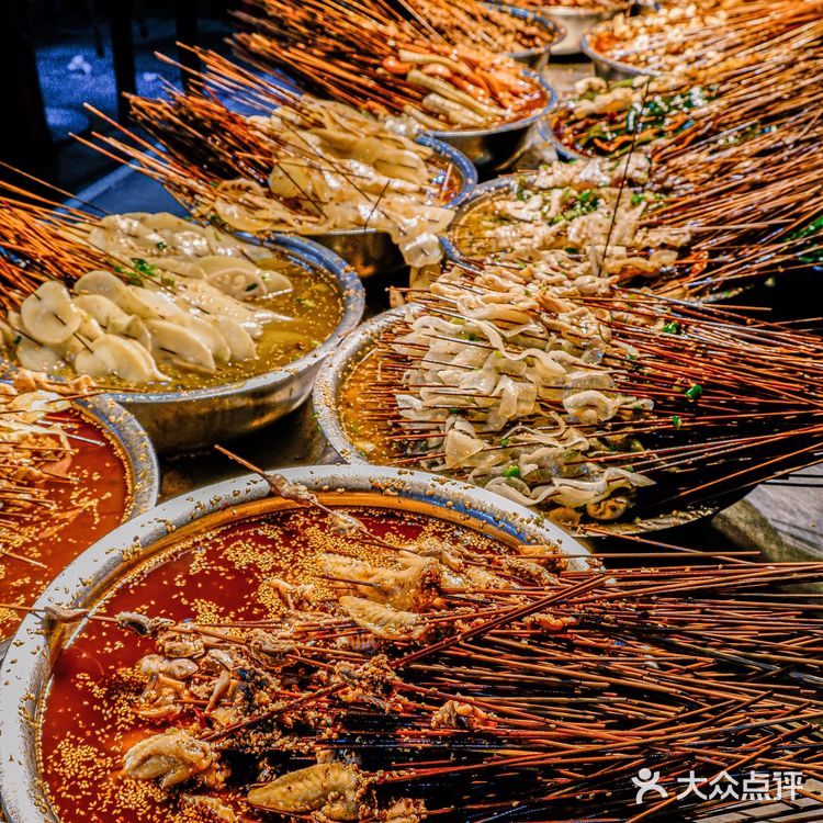 成都旅游必吃！人均25r的钵钵鸡天花板