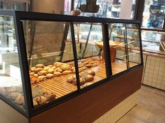 面包甜点陈列柜-Dough&Joe团憩(瑞虹天地月亮湾店)