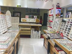 -美式眼镜·授权蔡司.依视路.尼康.豪雅.明月(人民广场店)