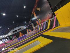 -嘿哟动霸CHUA·新潮玩运动娱乐中心·蹦床滑冰团建乐园