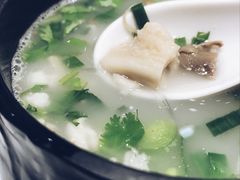 现熬羊杂汤-老碗会·陕西手工面(前海世茂店)