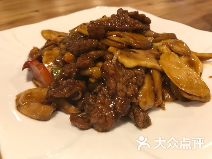 鸡腿菇炒牛肉