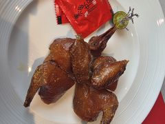 玻璃脆皮乳鸽-馋遇江南·精致湖景雅宴(东方之门店)