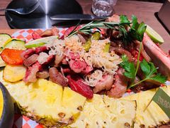 德式猪手烤菠萝-鹿萤季·营地小馆(皇后公园店)