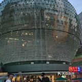 厚实的座椅供行人小憩，因此，这里可以定位为一个公园