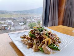 土猪肉炒鲜竹笋-无有景观餐厅·铜瓢牛肉·下午茶