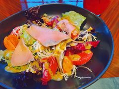 烟熏三文鱼色拉-YUE·6·西式融合餐厅(外滩六号店)