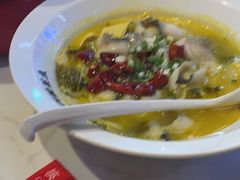 -渝是乎酸菜鱼·川渝小炒(新世界百货望京店)