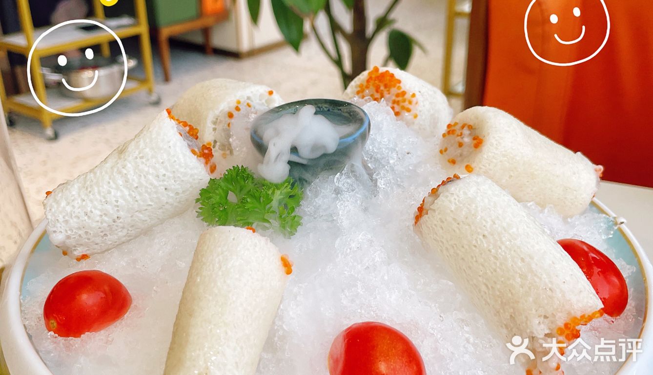赏珠江享新鲜生蚝椰子鸡锅