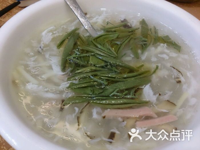 莼菜银鱼羹