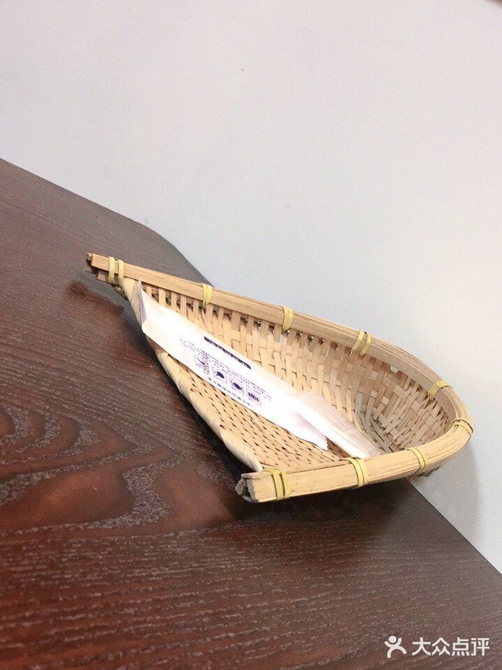 和各镇区方言的牌子,对小店来说很不错。服务态度