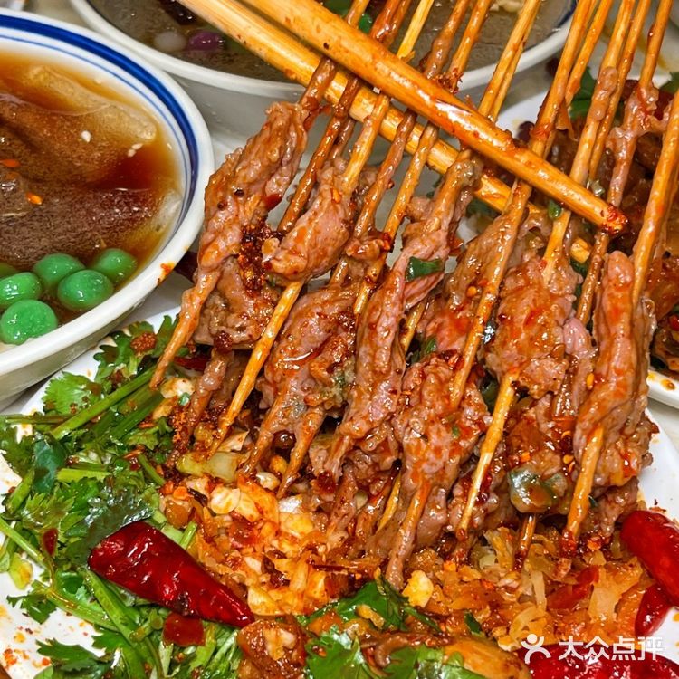 成都新晋串串排队王，一口香到破防……