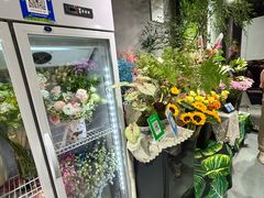 -何兮花店·气球派对鲜花店(马桥银春路万科城店)