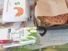 安格斯厚牛培根堡套餐-麦当劳(上百万和城店)