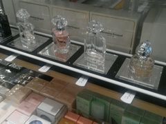 -名创优品(广州萝岗万达广场店)