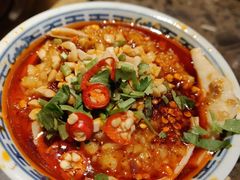 -沪小二炭火蛙锅(淮海中路美食不夜城店)