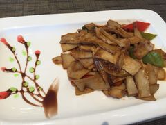 紫苏肉碎炒杏鲍菇-若蘭慈·无国界素食料理(欢乐海岸店)