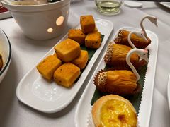 天鹅榴莲酥-粤江春·早茶·潮粤菜·宴会(罗湖宝能中心店)