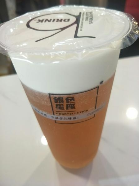 芝芝荔枝红茶,还是喜欢上面那层的奶盖.