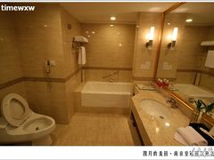 -南京金鹰皇冠假日酒店