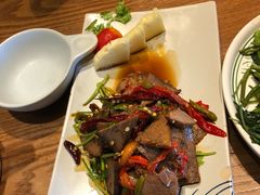 -云海肴·汽锅鸡·云南菜(天山百盛优客店)