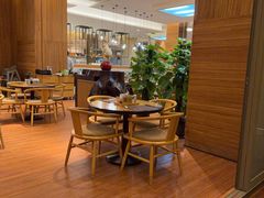 -华邑酒店·鲜艳全日自助餐厅