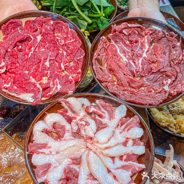 火爆石桥铺的黄豆芽老火锅，汤底一口封神！