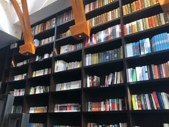 -钟书阁(松江泰晤士小镇店)