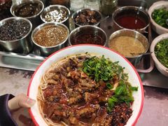 烧肉米线-老奶烧肉米线