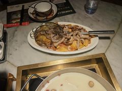 -尚尚仙·酸汤猪手·猪肚鸡火锅(华联万柳购物中心店)