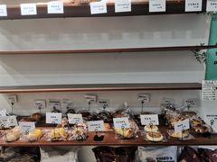 面包甜点陈列柜-雀食面包店(钟楼店)