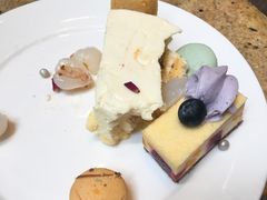 荔枝蛋糕-松山湖凯悦酒店·Café自助餐厅·周末火舞秀表演