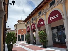 -佛罗伦萨小镇广佛名品奥特莱斯(疏港路店)