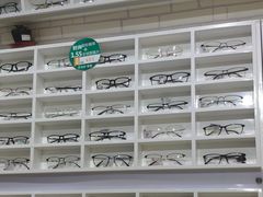 -诺柯视眼镜-蔡司依视路官方工厂店(淞南一店)