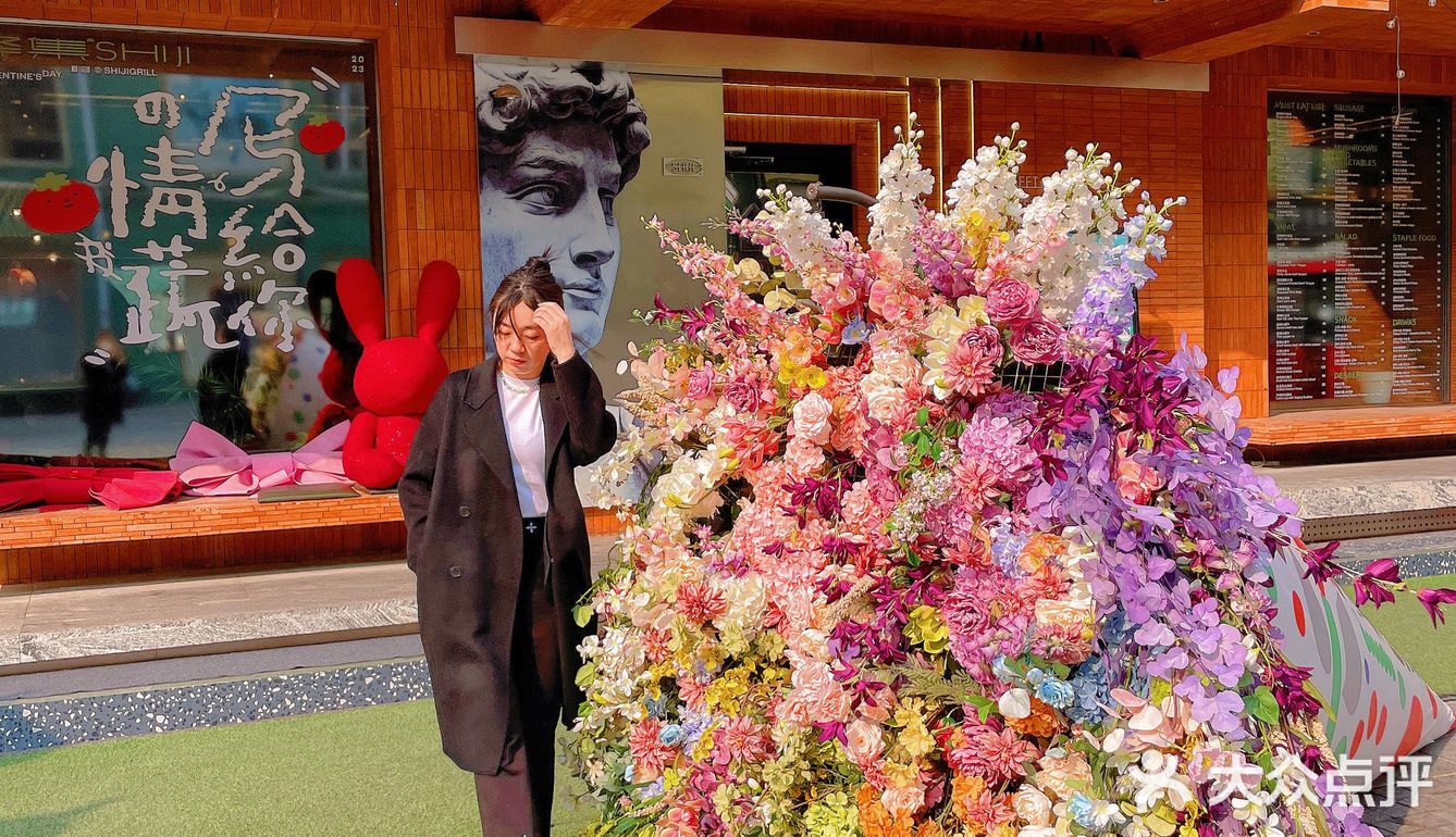 哈尔滨中央大街巨型花束💐简直太浪漫了❗