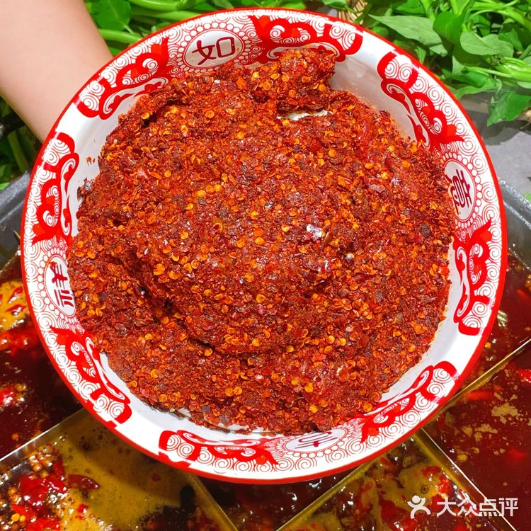 发现一家新开的社区火锅店，位于光环购物中心的附近
