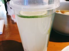 柠檬薏仁水-南小馆(迪士尼小镇店)
