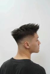 -一家只做男发烫染的店