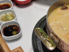 -洪氏嗨捞·广东猪肚鸡·椰子鸡火锅(西咸万象城店)