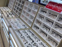 -美式眼镜·授权蔡司.依视路.尼康.豪雅.明月(南翔印象城店)