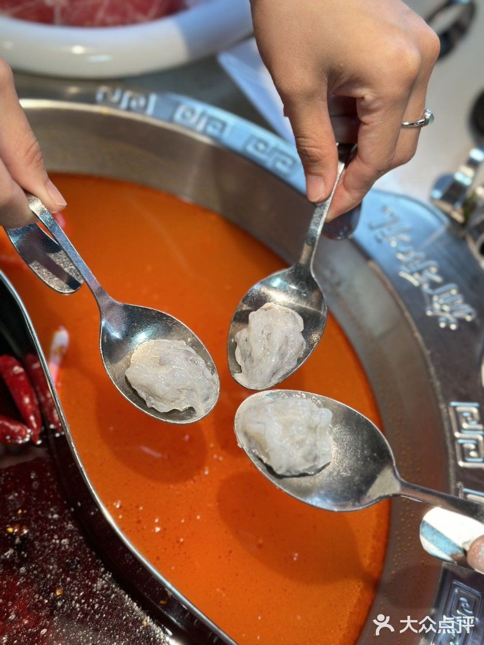 吃火锅就来广州渝和礼重庆牛油火锅