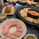 大家对吃辣的实力，看看这个锅底上面漂浮着一层辣椒