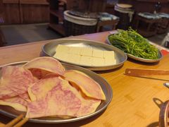 -洱火云南酸菜牛肉火锅(石景山当代商城店)