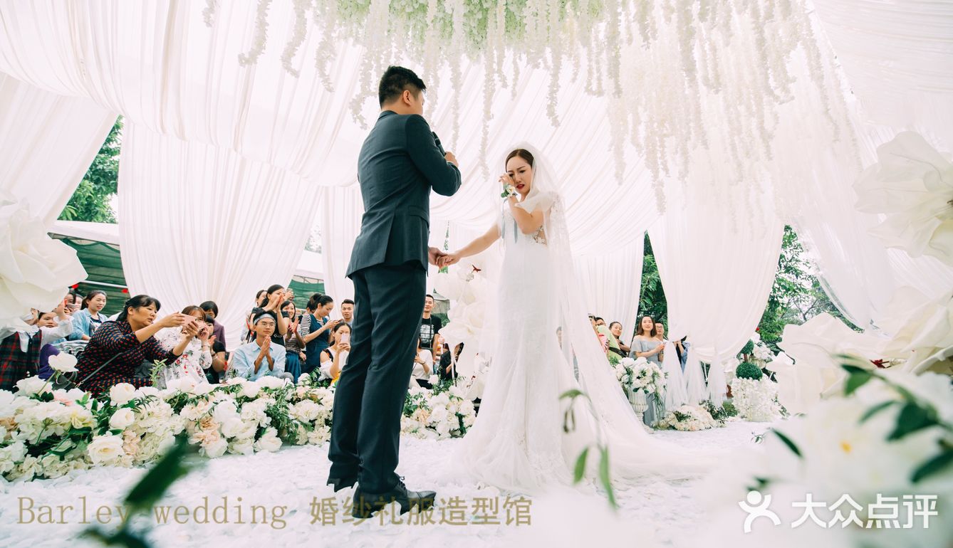 十年爱情长跑 从校服到婚纱~