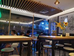 大堂-龙治汉堡(中华城店)