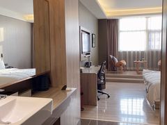 -西安大雁塔科技大学地铁站亚朵酒店