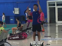 -中地华冠羽毛球俱乐部