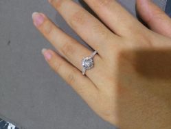 显大哦-威德钻石-克拉钻大本营(南京东路店)